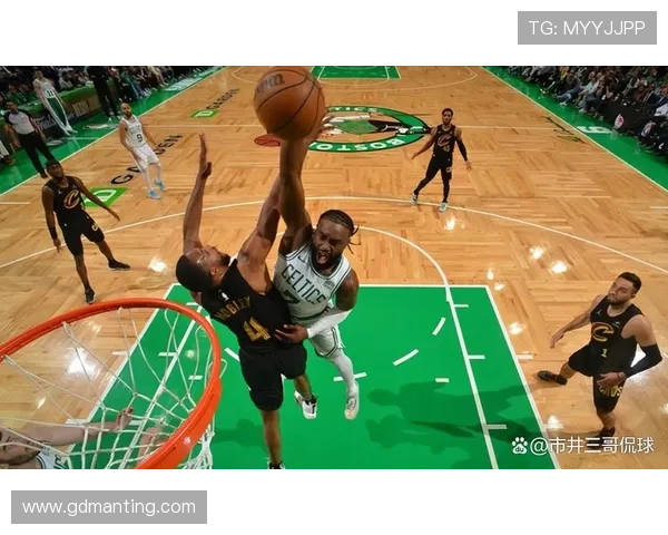 NBA最新赛季焦点对决掀起联盟格局巨大变动引发各界热议不断潮 NBA最新赛季焦点对决掀起联盟格局巨大变动引发各界热议不断潮