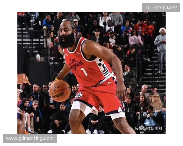 NBA最新动态：詹姆斯伤愈复出带领湖人迎战勇士哈登交易传闻持续升温